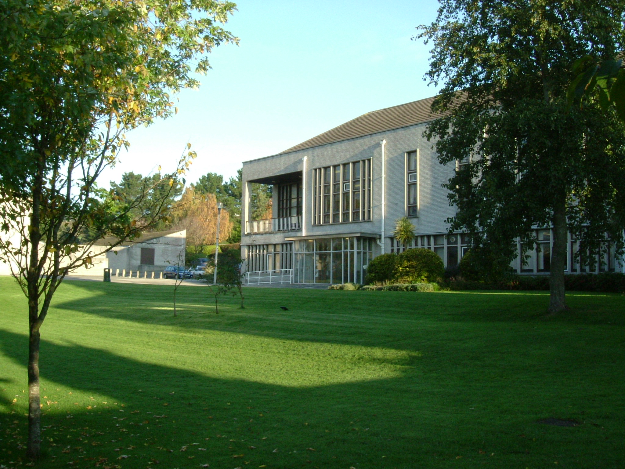View of Thomas Parry Library and grounds